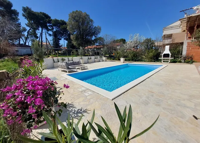 Casa Blanca, Biograd Na Moru