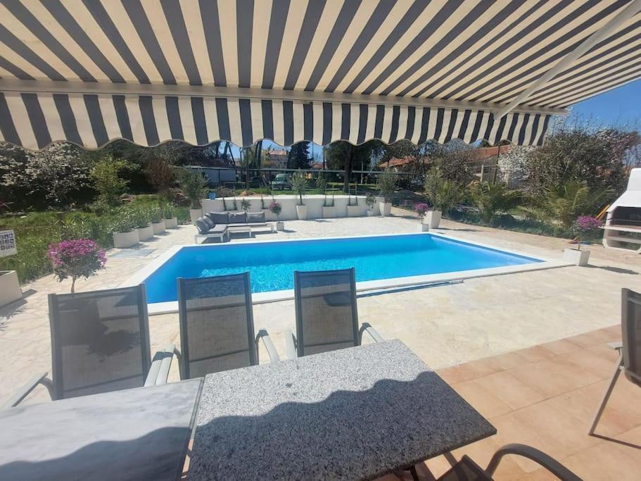 Casa Blanca, Apartma *