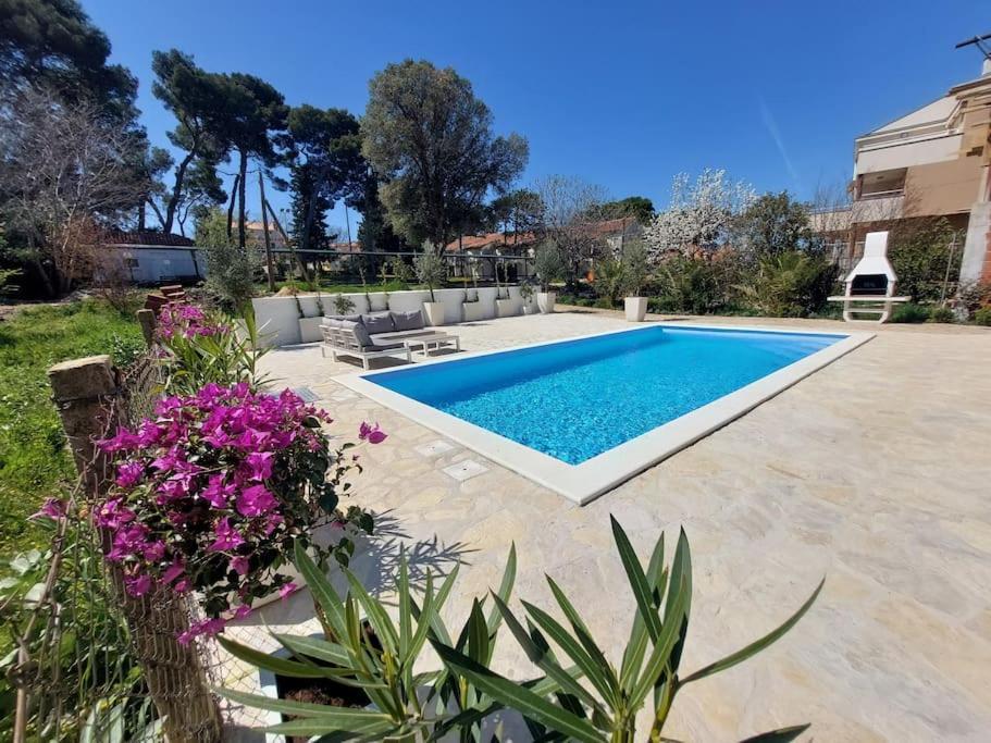 Casa Blanca, Biograd Na Moru