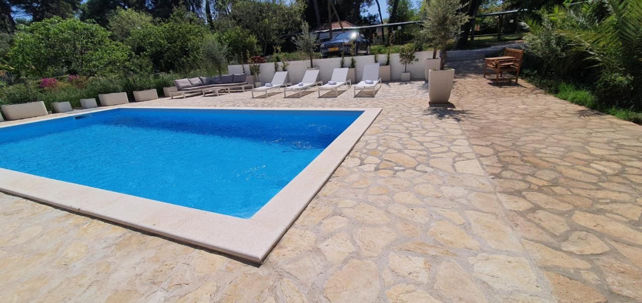Casa Blanca, Biograd Na Moru