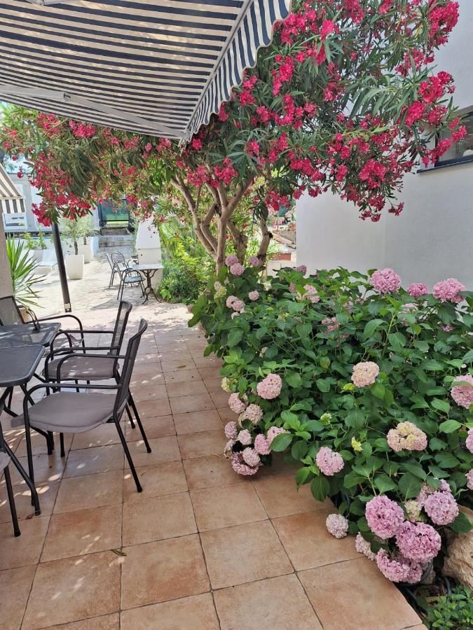 Casa Blanca, Apartment *